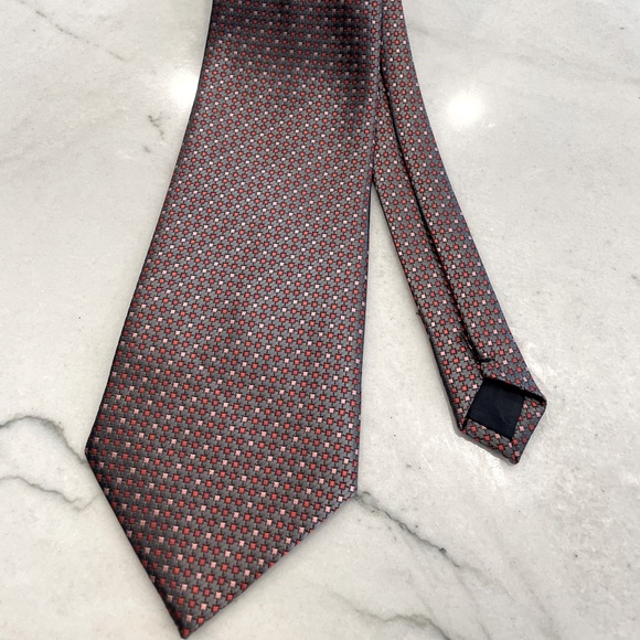 A. Mahtani 100% Italian Silk tie.  Grey with red and pink box grid pattern. - Picture 1 of 3